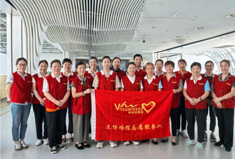 这个夏天最美的红 ——低碳科技馆志愿者暑期服务回顾